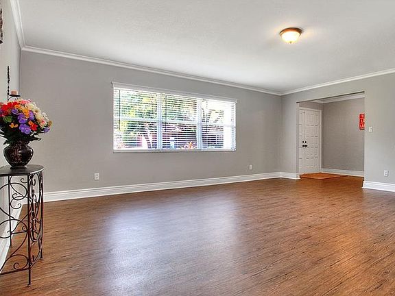 4th image of 1504 Orangewood Dr