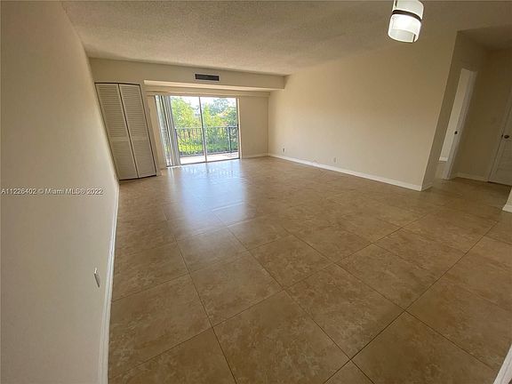 4th image of 1625 SE 10th Ave APT 206