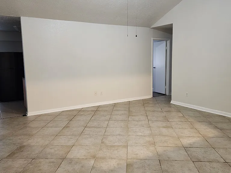 1330 Castle Glen Dr — Photo 7