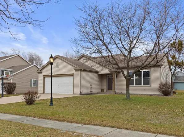 1363 Chesterwood LANE, Pewaukee, WI 53072