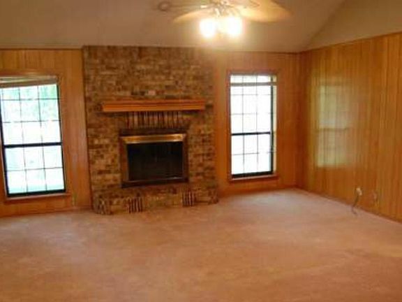 5th image of 411 Whiteoak Ln