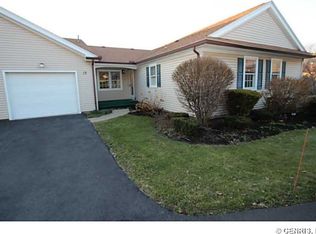 15 Talbot Dr, Penfield, NY 14526