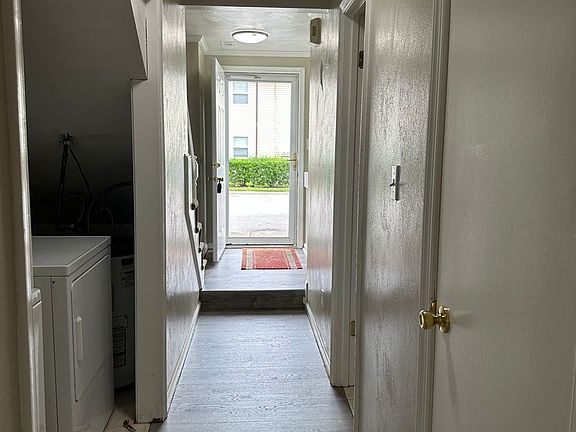 3rd image of 4805 Bay Winds Ct