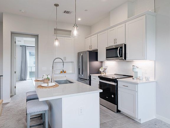 3rd image of 12001 Vista Parke Dr Unit 202