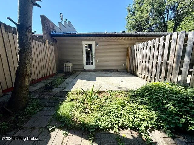 703 Victoria Ct — Photo 15