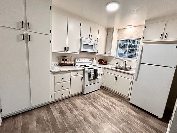3rd image of 411 Bird St APT 6