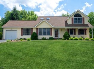 41 Fox Chase Run, Hillsborough, NJ 08844