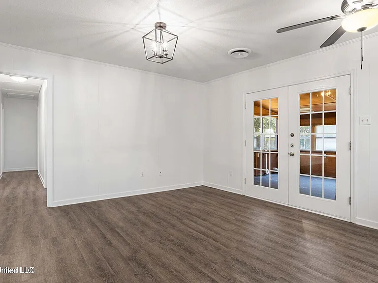 2508 Shady Ln — Photo 12