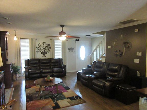 3rd image of 219 Courtlyn Way