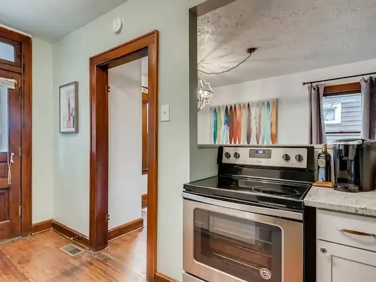 1472 Hamlet St — Photo 10