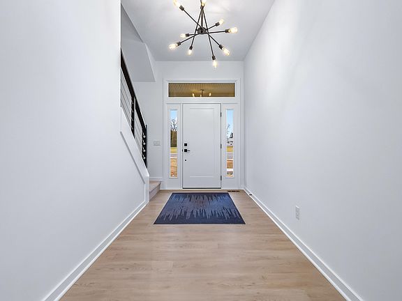 3rd image of 33 Shoshoni Pass