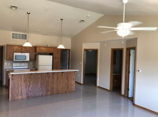 1535 SW Washburn Ave, Topeka, KS 66604