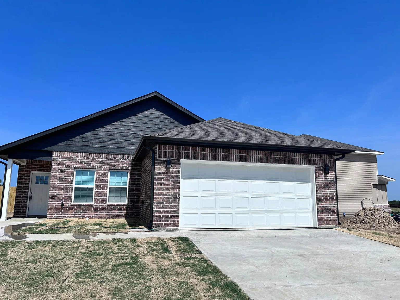 4 bed, 2.5 bath, $2,350 — Photo 1