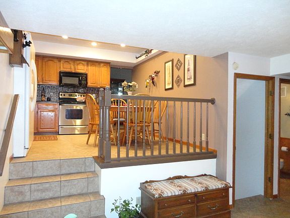 3rd image of 16531 Ehlers St