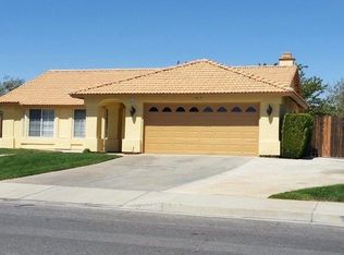 15186 Farmington St, Hesperia, CA 92345