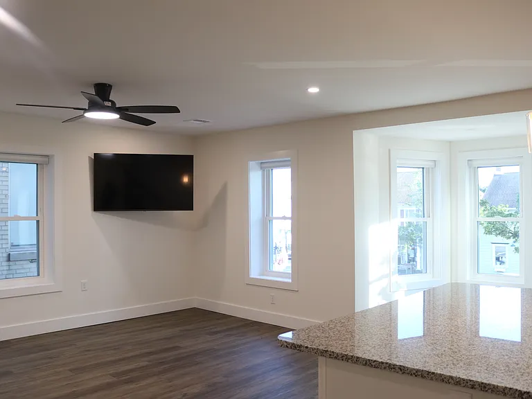 108 W Market St #108C — Photo 2