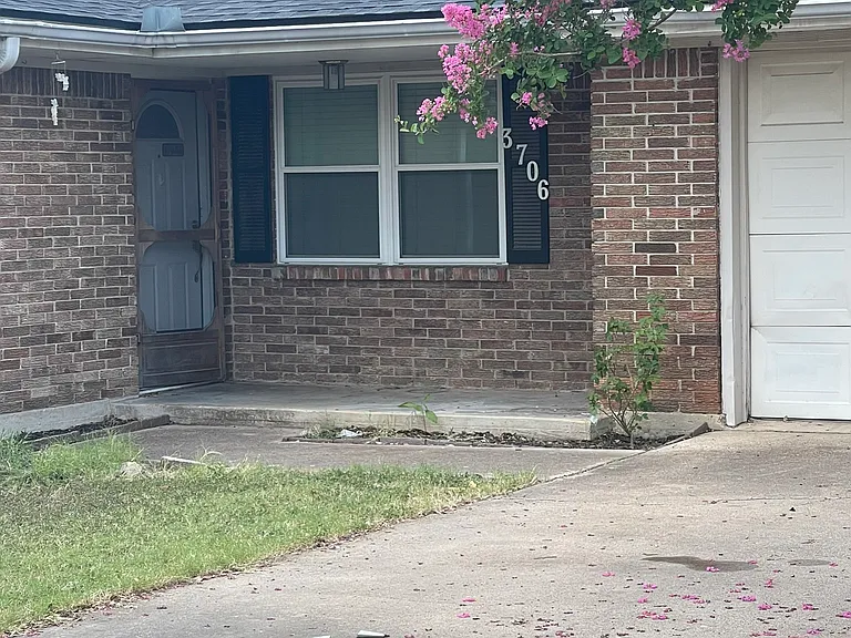 3706 Lancelot Ln — Photo 2