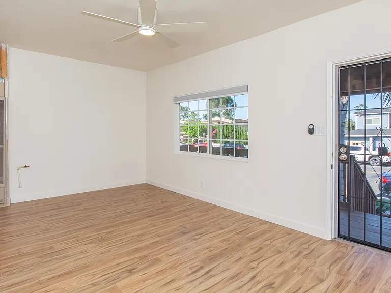 Refreshed + Bright 2 Bed/1 Bath in the Heart of North Park! — Photo 4