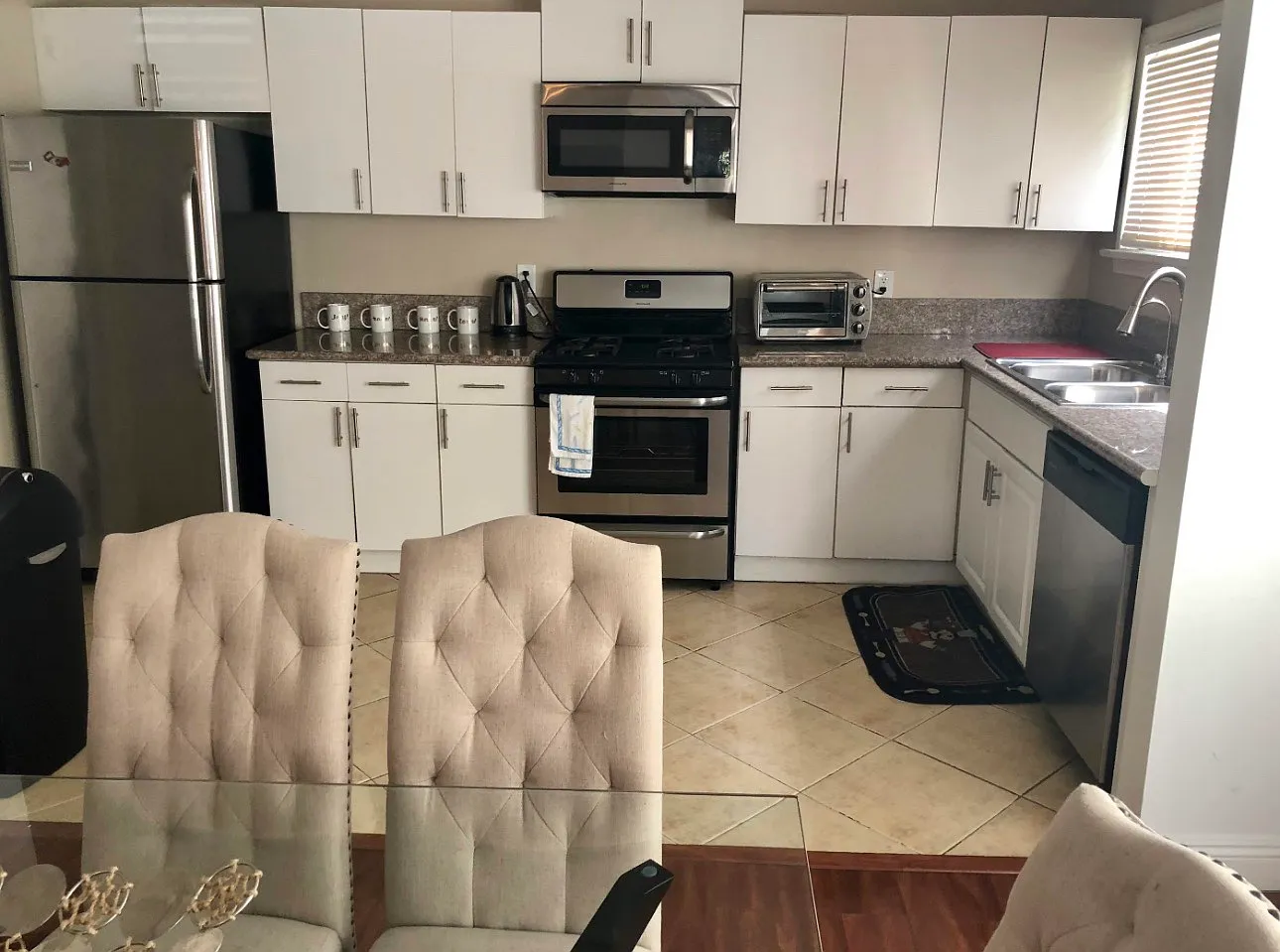2 bed, 1300 sqft, $3,799 — Photo 2