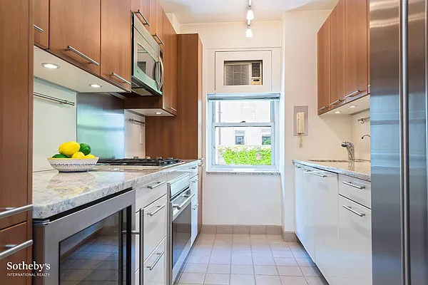 Sold by Sotheby's International Realty | media 14