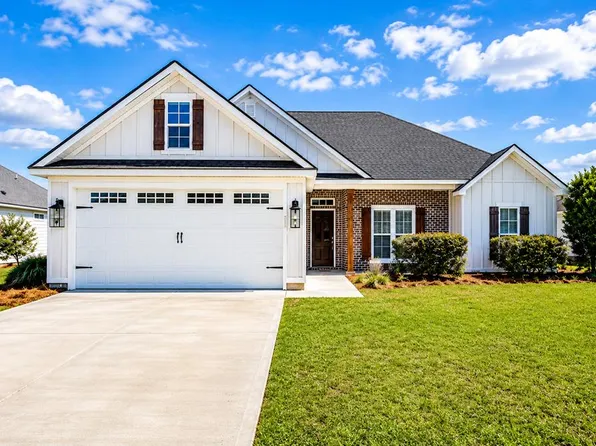 121 Audrey Ln, Hahira, GA 31632