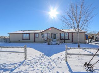 8 Running Dutchman Dr, Glenrock, WY 82637