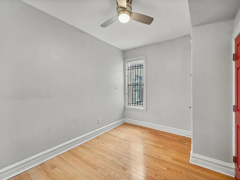 1730 Monument St — Photo 16
