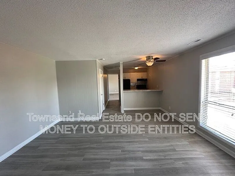 1 bed, 1.0 bath, 700 sqft, $835 — Photo 2