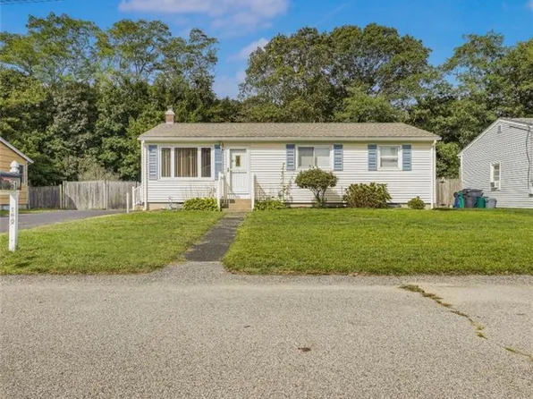 61 Ebony Dr, Warwick, RI 02818