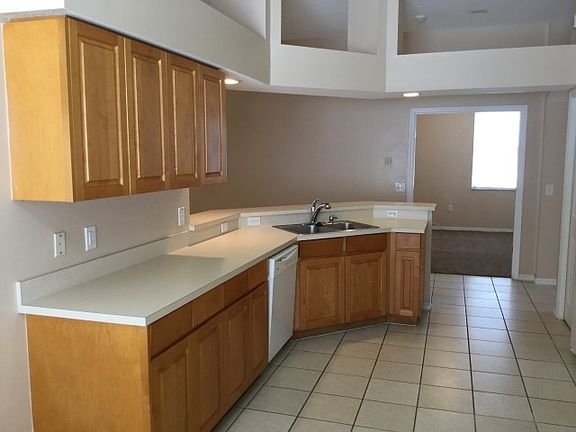 5th image of 3920 Lockridge Dr