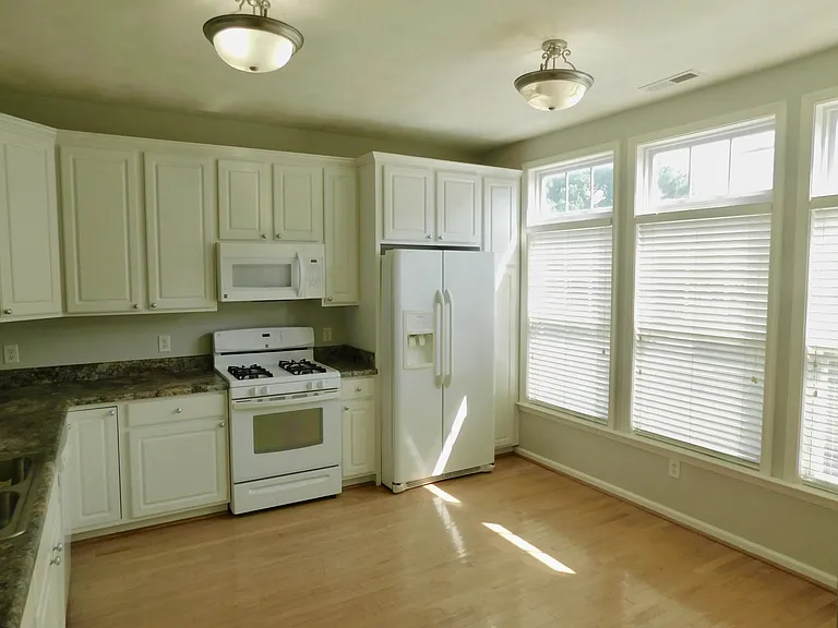4728 Beach Bay Ct — Photo 6