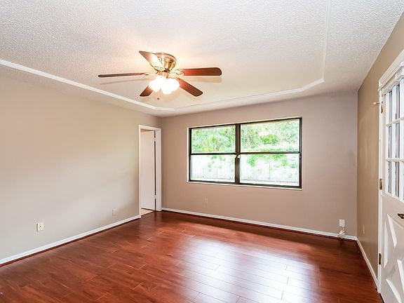4th image of 2420 Lorrie Dr