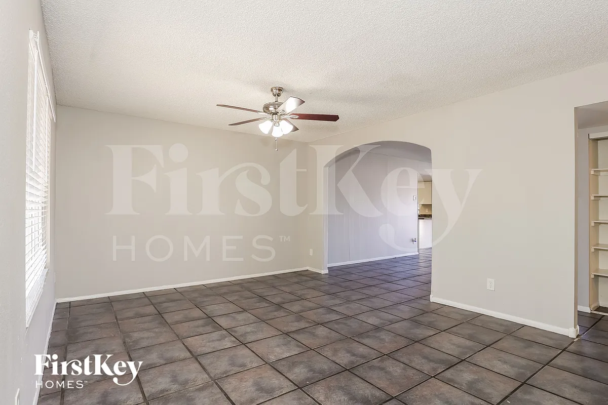 Building Photo - 4924 S Hazelton Ln