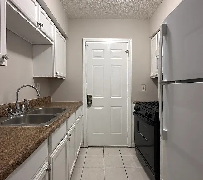 230 Rosser St SW #A — Photo 3