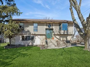 906 E Streamwood Blvd, Streamwood, IL