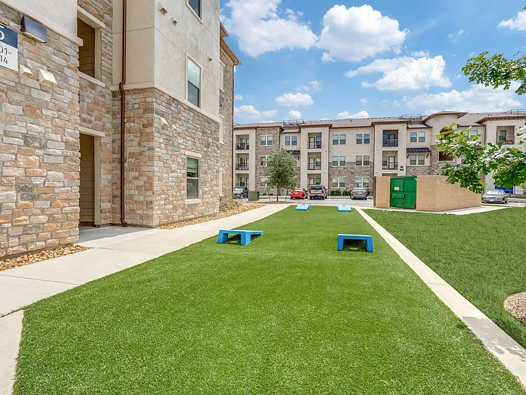 Palladium Crestway — Photo 21
