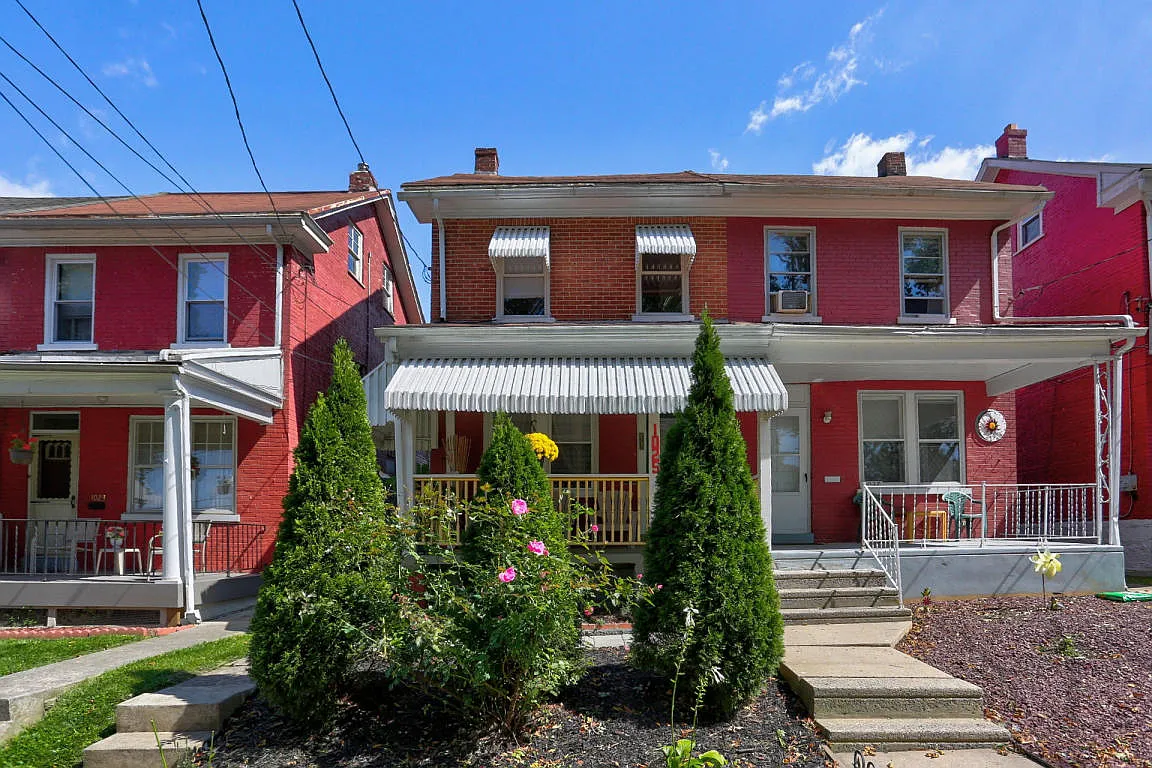 1025 S Duke St photo 1
