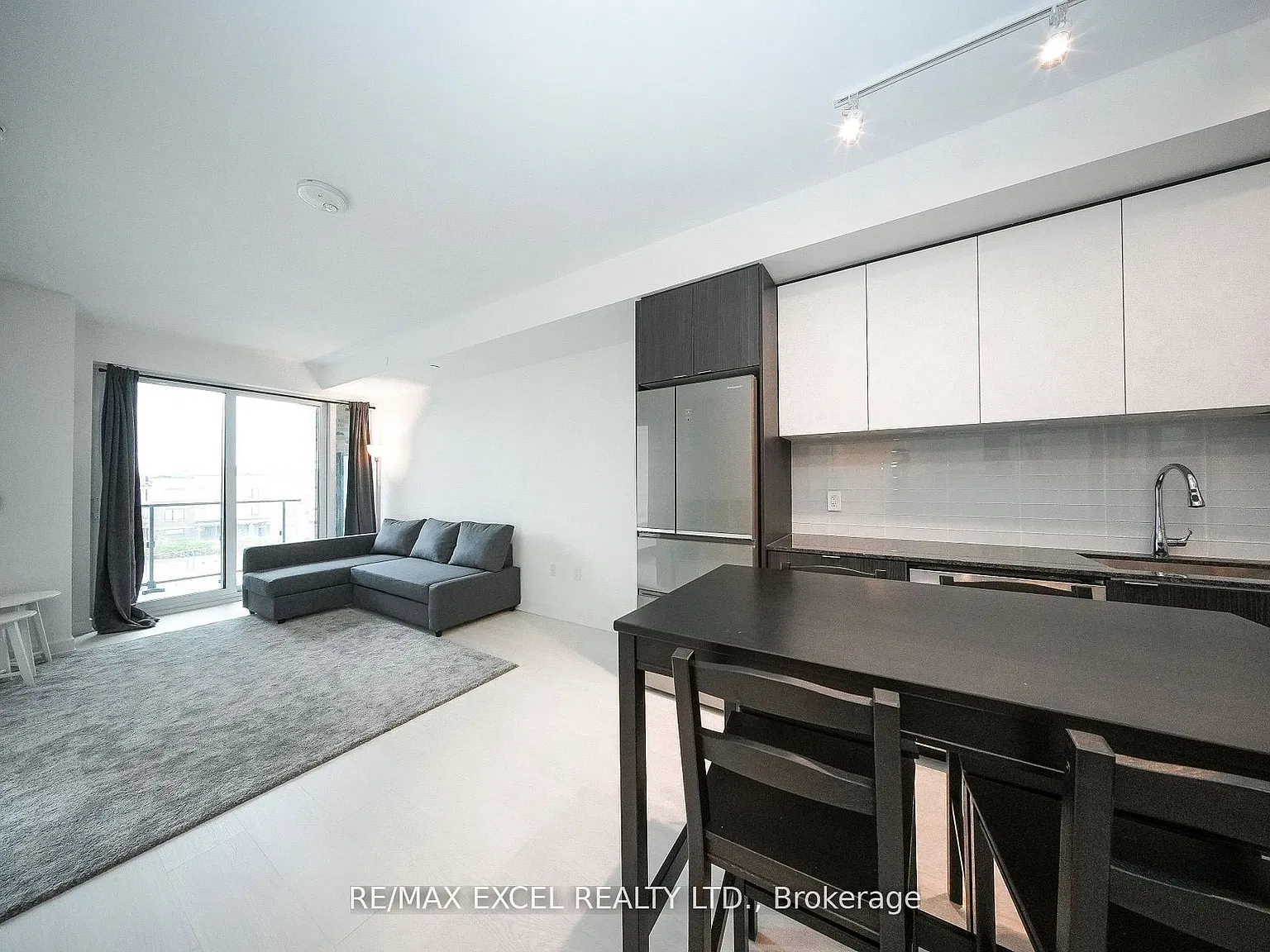 2 bed, $2,400 — Photo 4