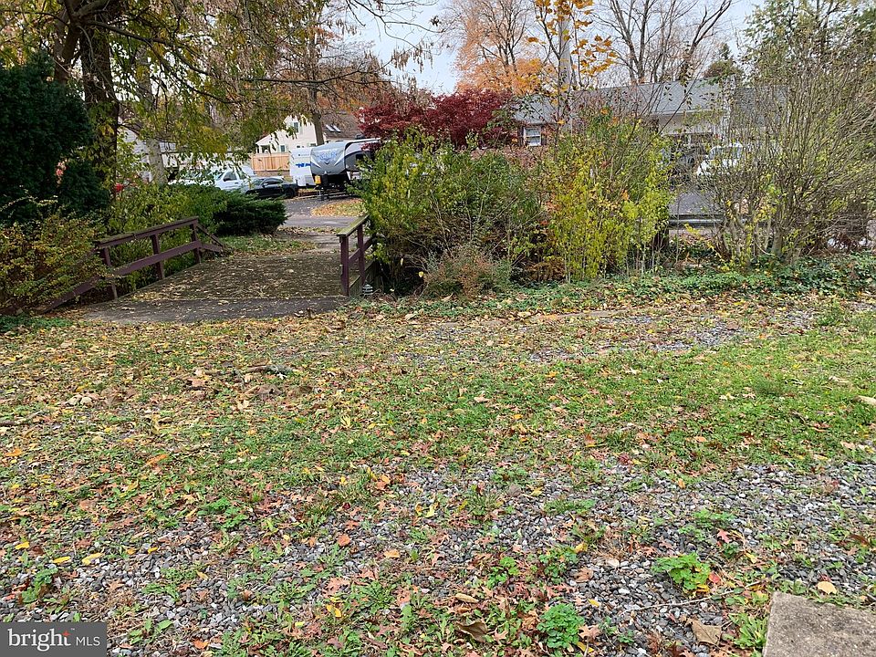 2nd image of 1515 Meadowbrook Rd