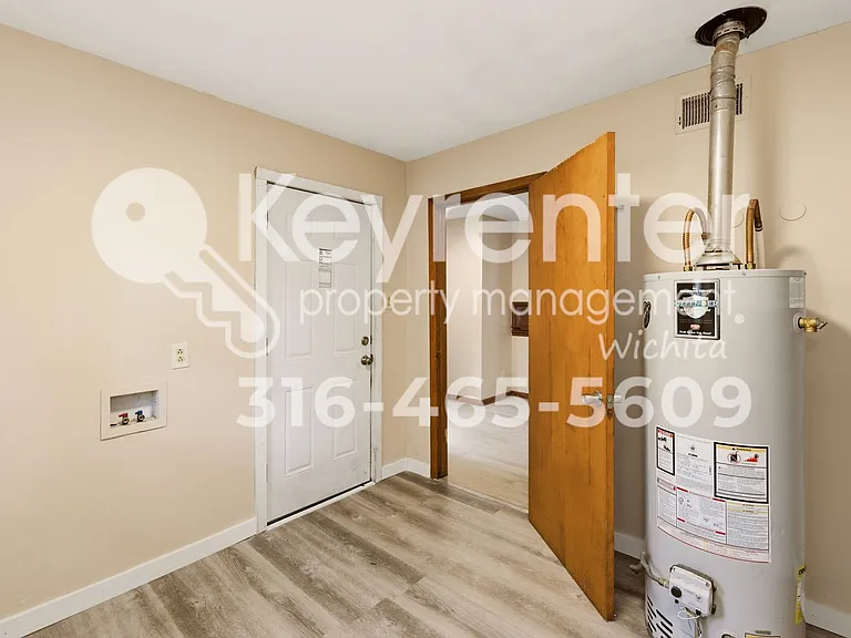2060 S Euclid St — Photo 15