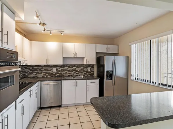 321 Lakeview Dr APT 204, Fort Lauderdale, FL 33326