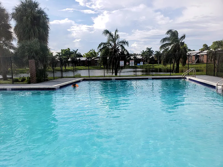 Lake View Villas — Photo 28