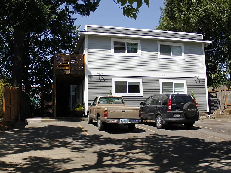 2819 NE Flanders St #3 — Photo 6