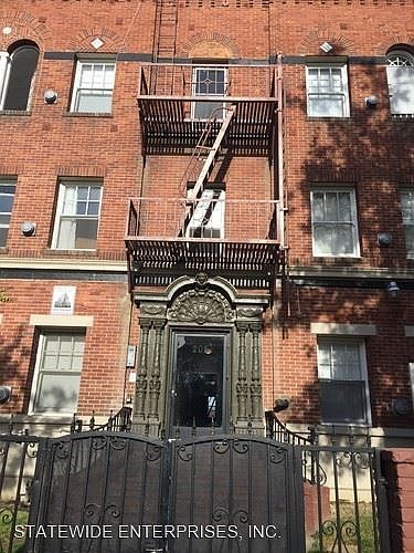 1st image of 205 N Kenmore Ave #24
