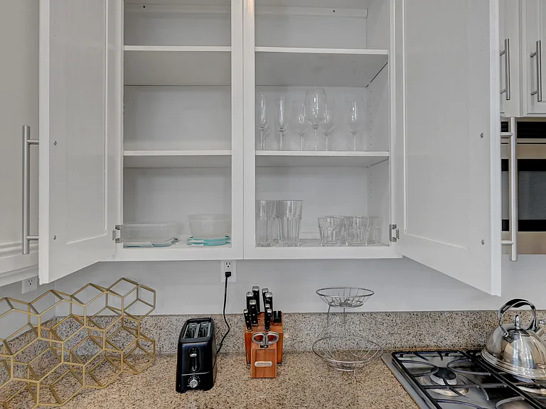 2239 Le Conte Ave — Photo 24
