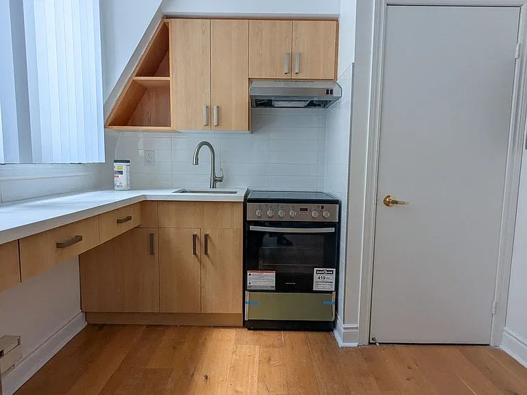 73 Richmond St W #401 — Photo 13