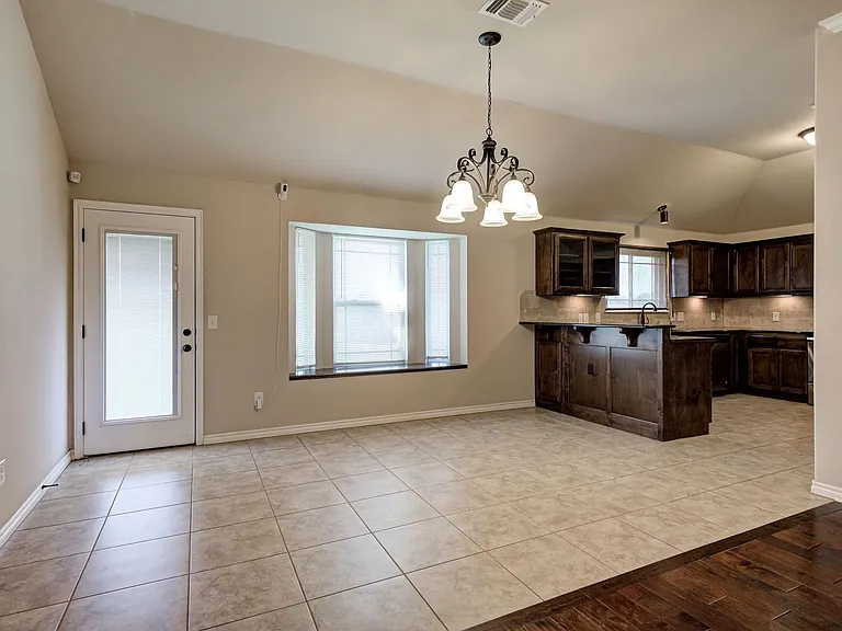 915 Lazywood Dr — Photo 11