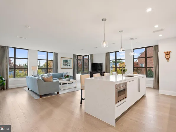 22 Bakers Walk #306, Alexandria, VA 22314