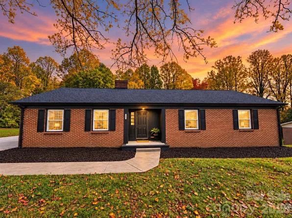 2808 28th St NE, Hickory, NC 28601