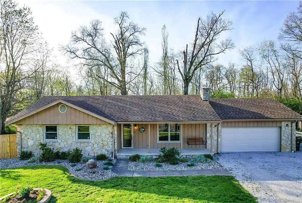 60 E Meadow Glen Dr photo 1